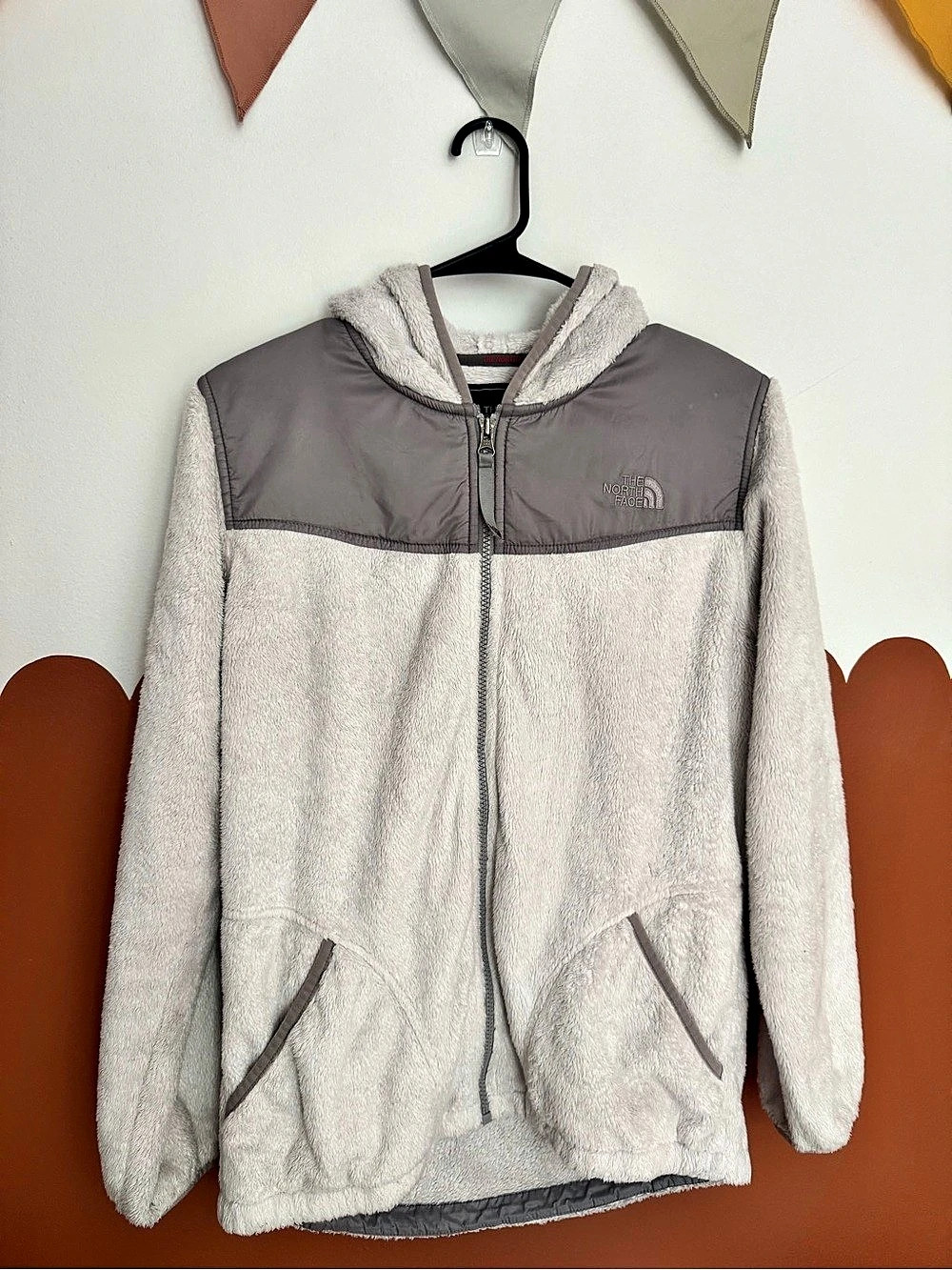 The North Face Girls' Osito Full-Zip Hoodie Girls XL Gray & White